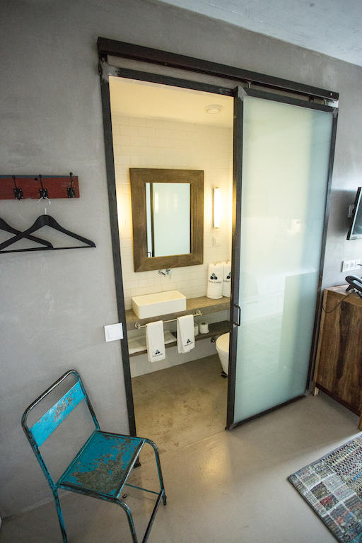 Surfers Lodge Peniche Quarto foto